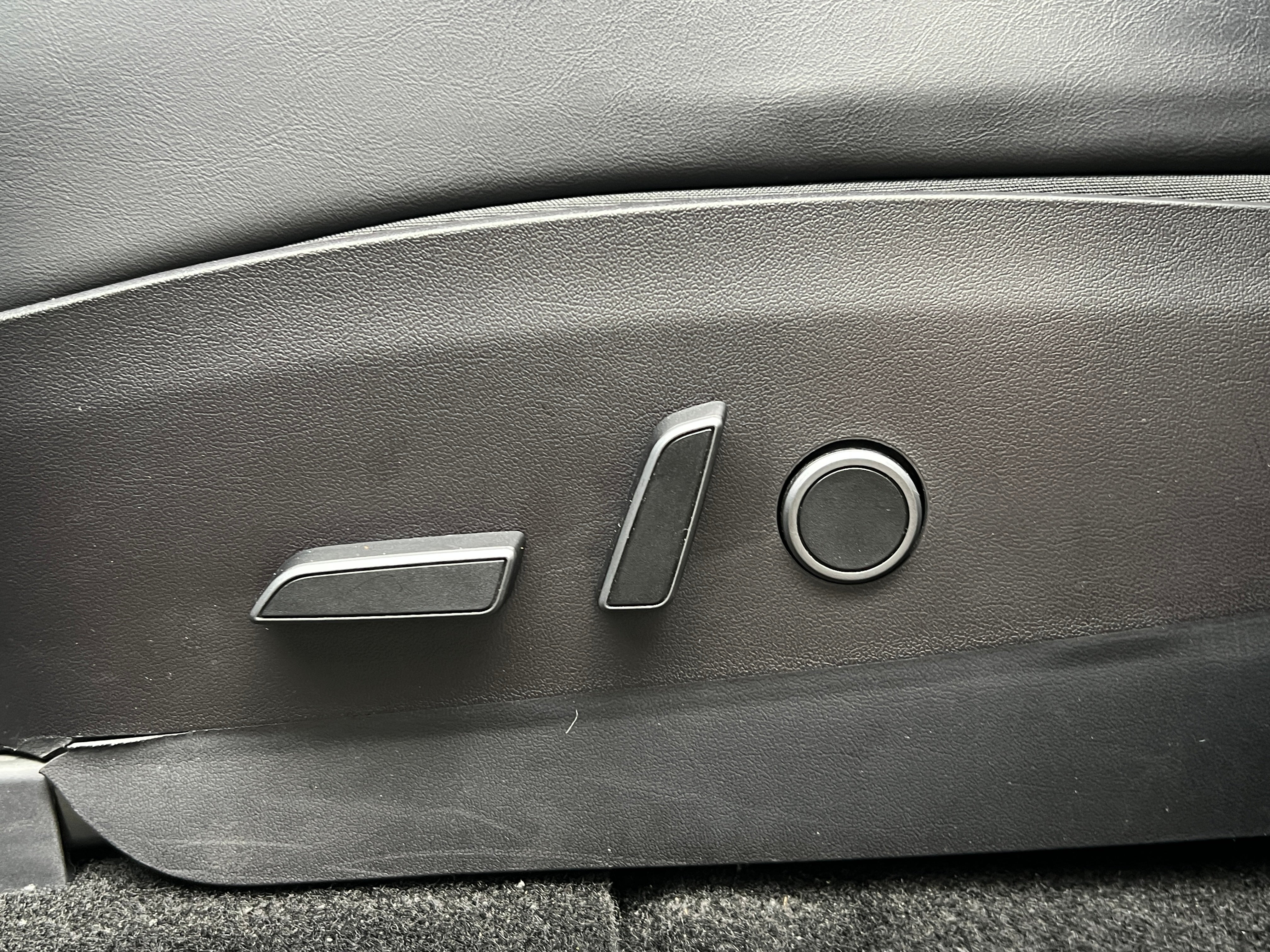 2022 Tesla Model Y Long Range - Photo 12