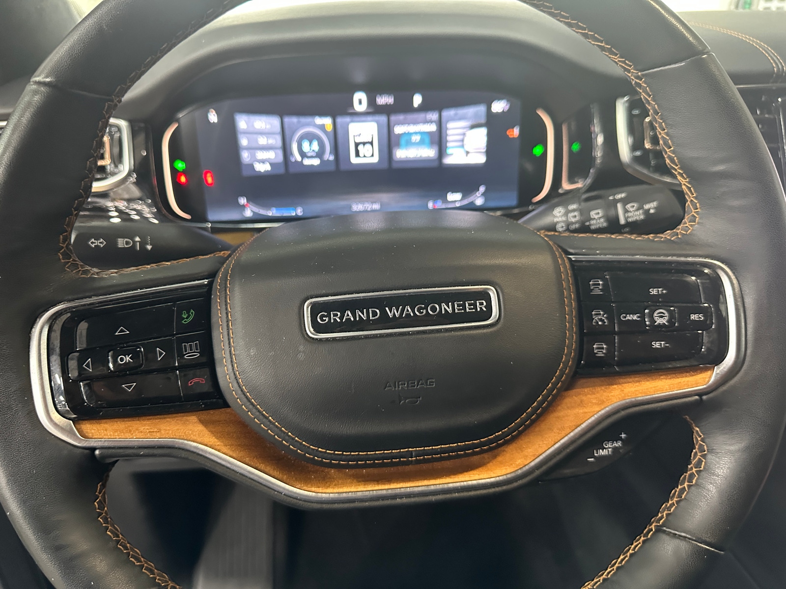 Thumbnail: 2025 Jeep Grand Wagoneer L - 4