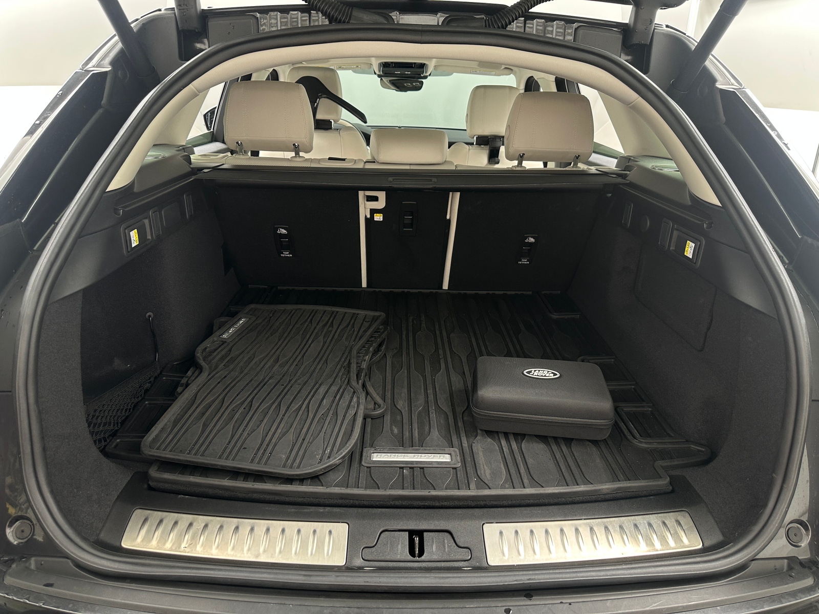 Thumbnail: 2022 Land Rover Range Rover Velar - 6