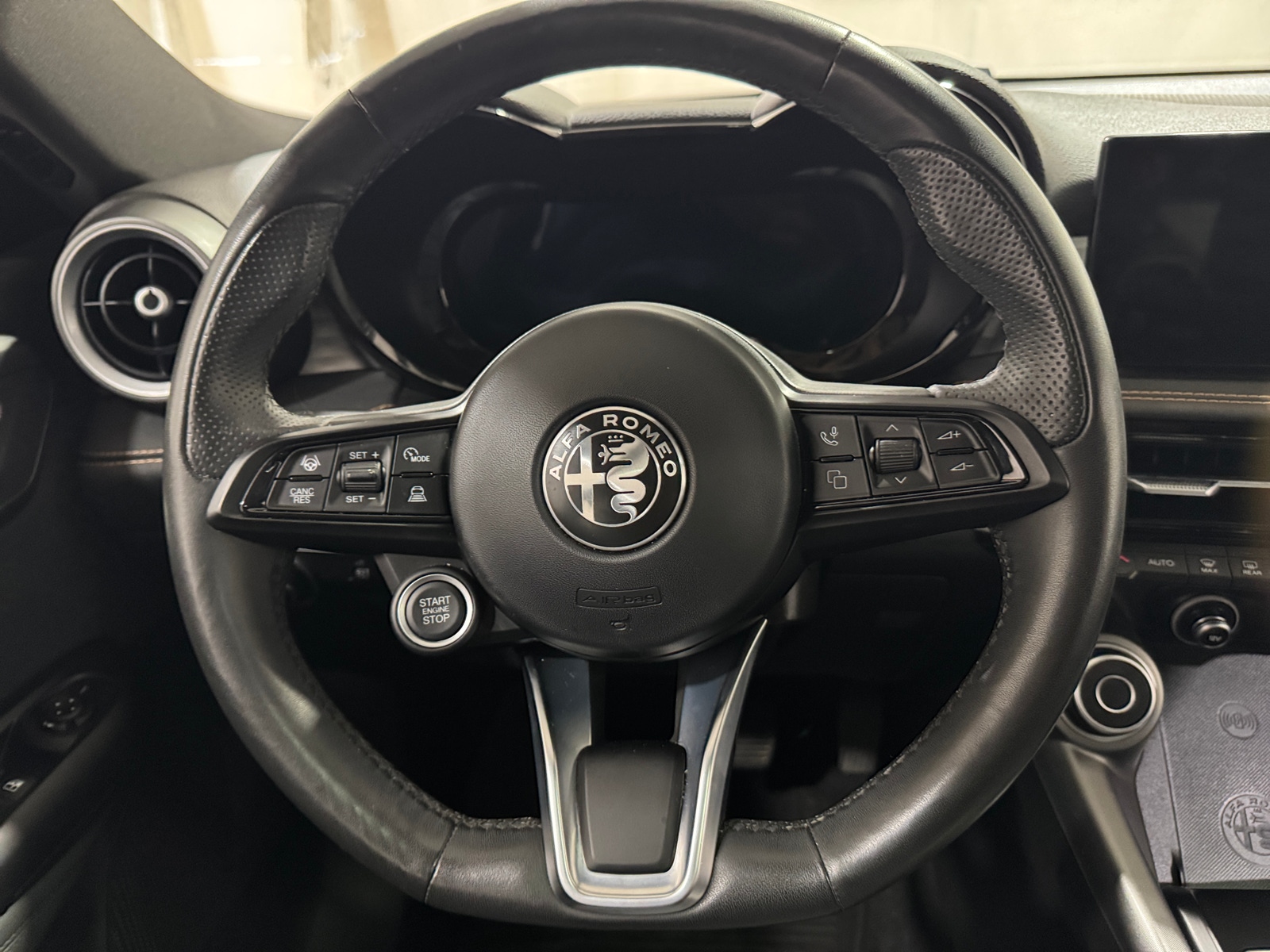 Thumbnail: 2024 Alfa Romeo Tonale - 5