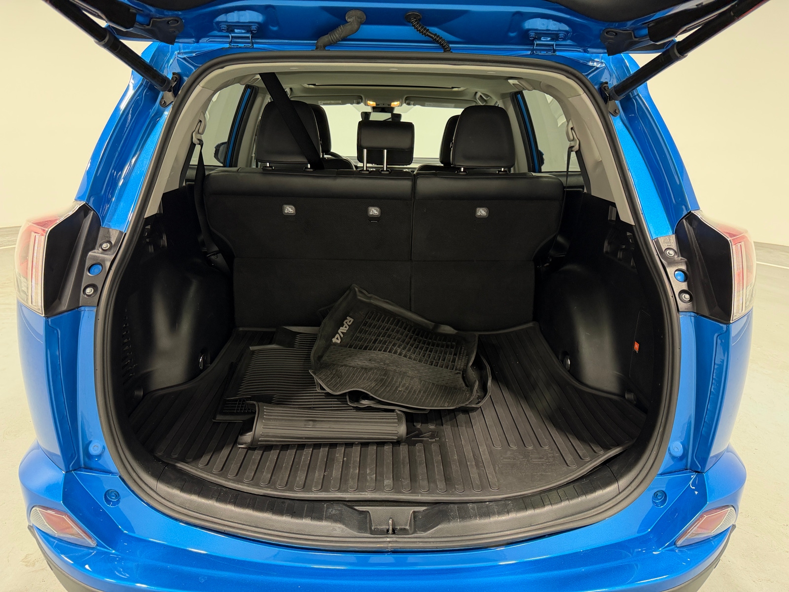 Thumbnail: 2018 Toyota RAV4 - 6