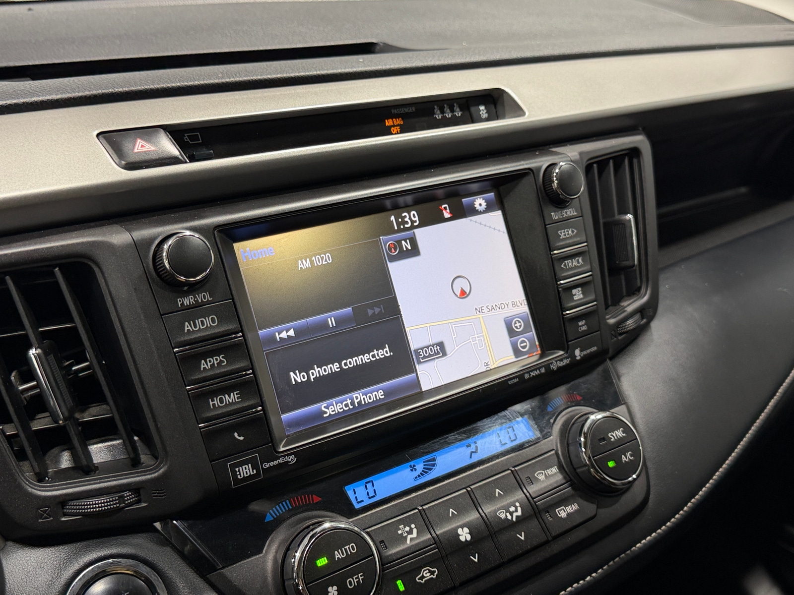 Thumbnail: 2018 Toyota RAV4 - 3