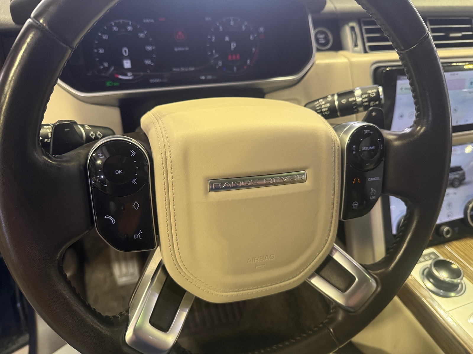 Thumbnail: 2019 Land Rover Range Rover - 4