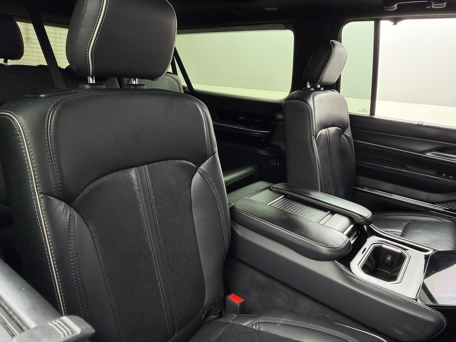 Thumbnail: 2024 Jeep Grand Wagoneer L - 5