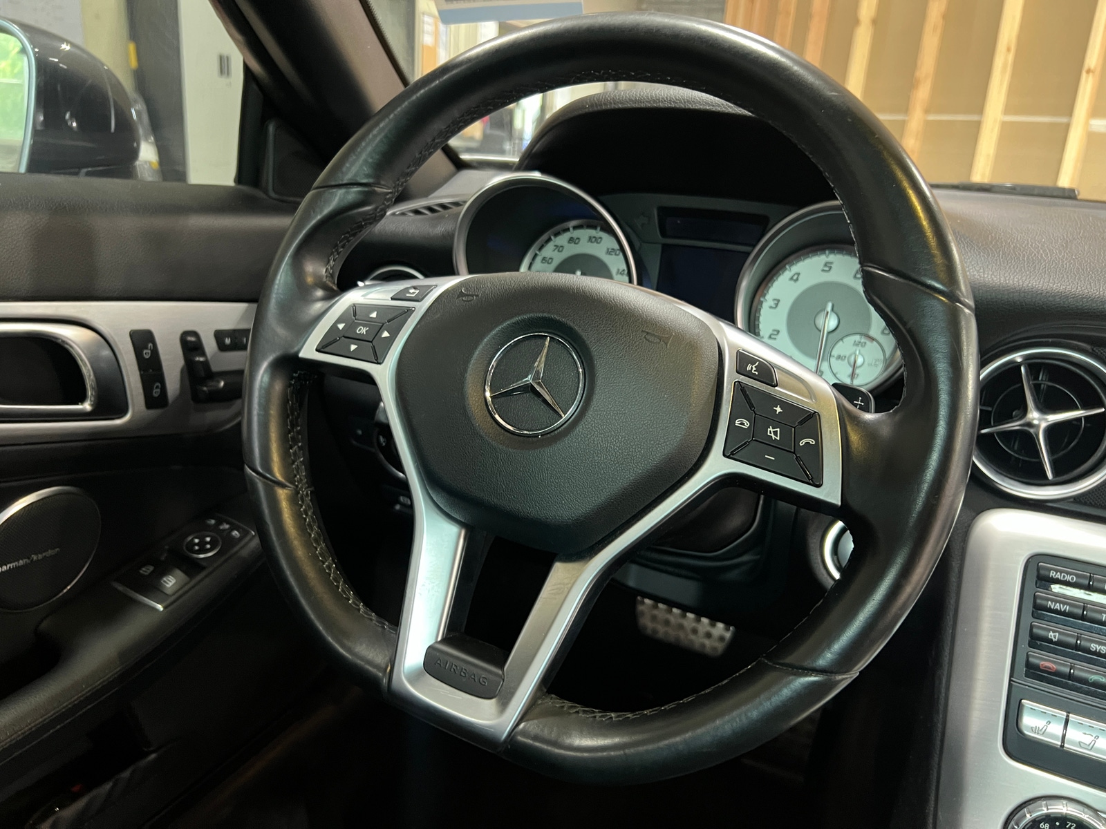 Thumbnail: 2016 Mercedes-Benz SLK - 4