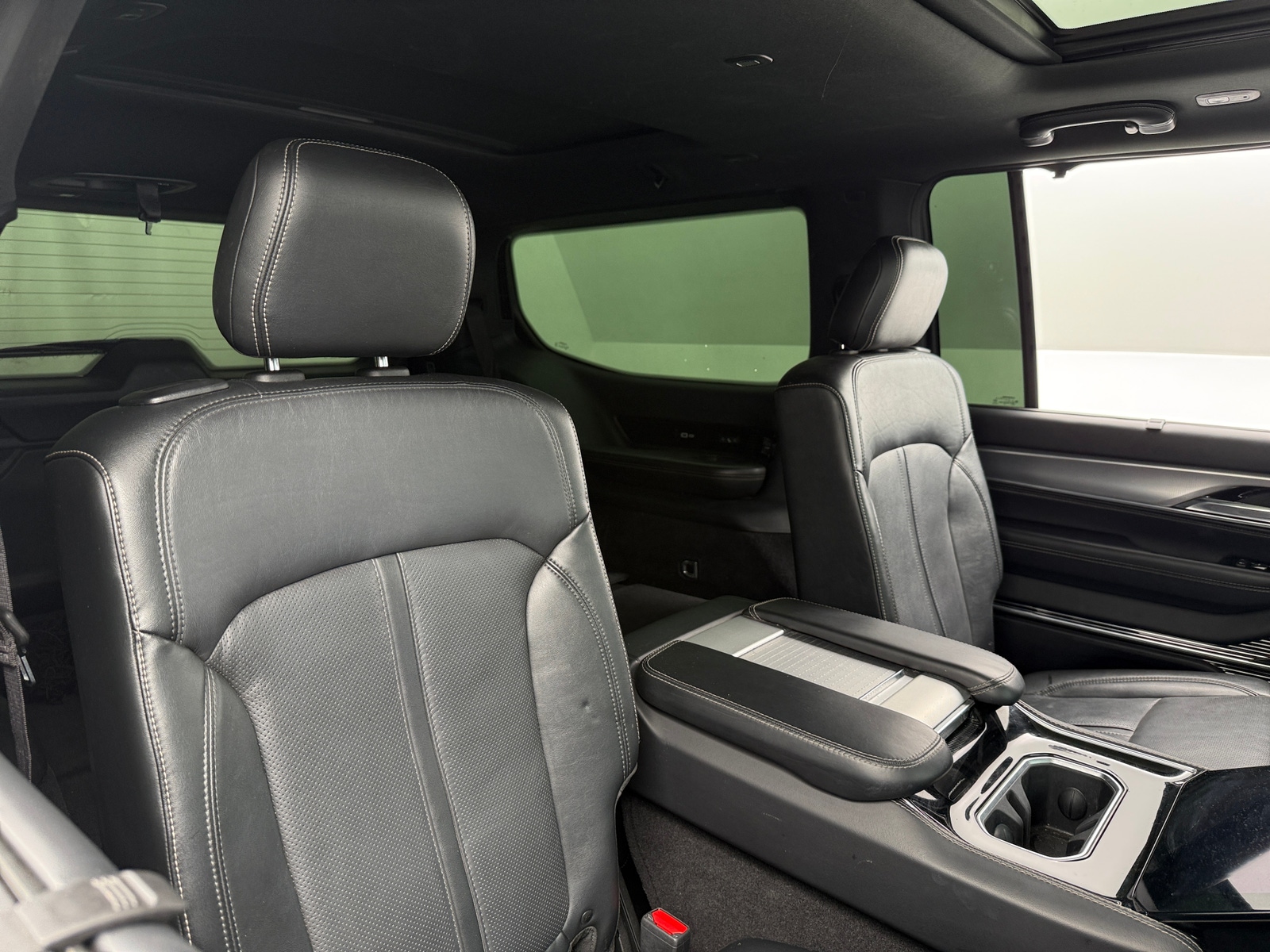 Thumbnail: 2022 Jeep Grand Wagoneer - 5