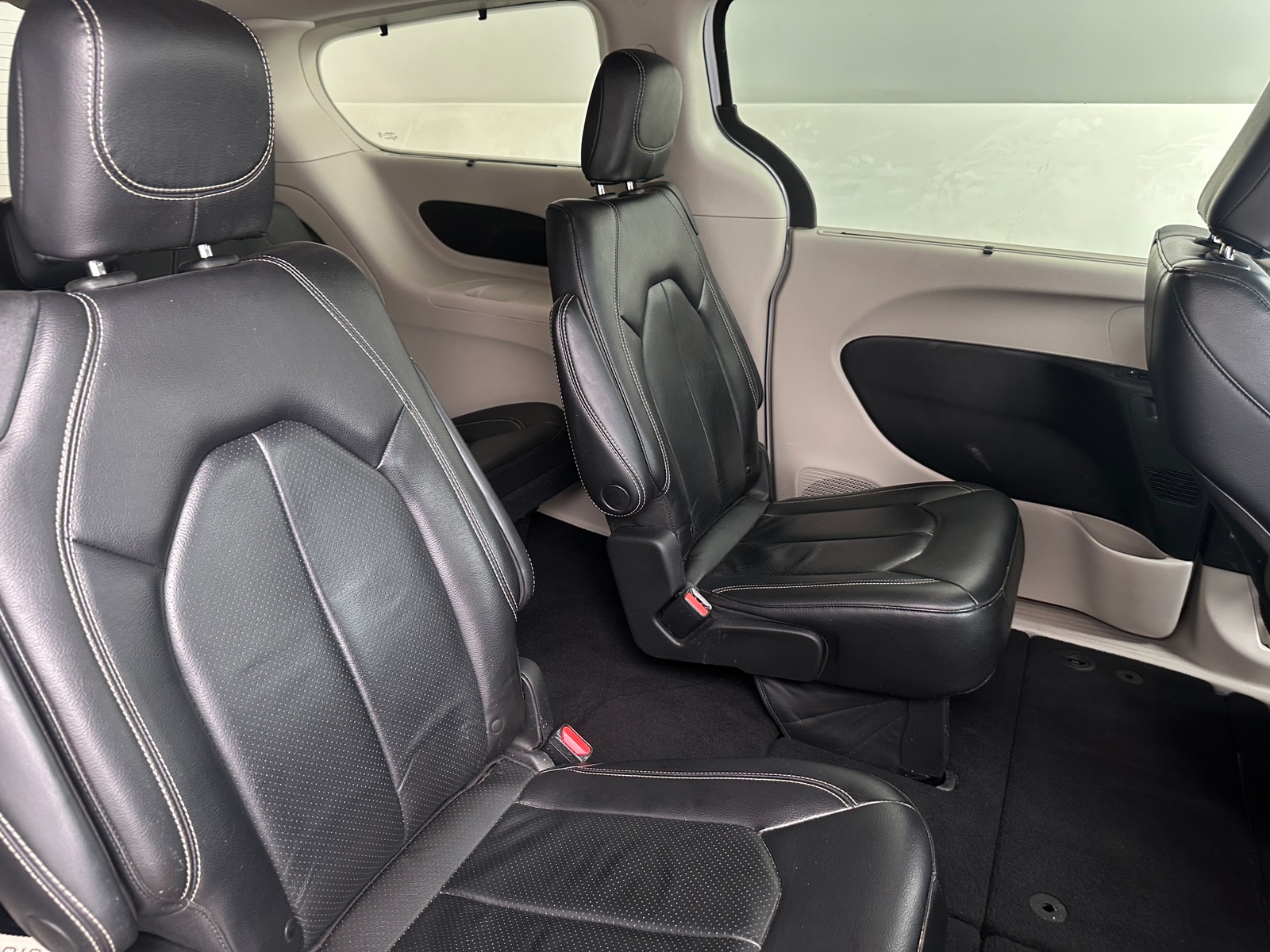 Thumbnail: 2022 Chrysler Pacifica - 5