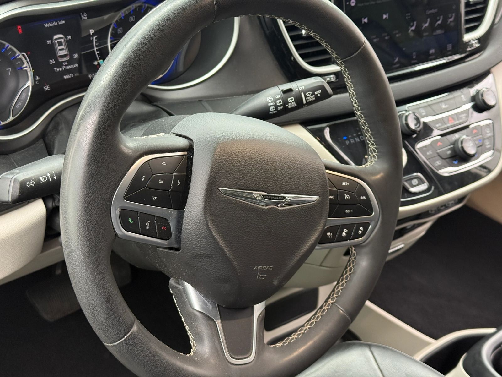 Thumbnail: 2022 Chrysler Pacifica - 4