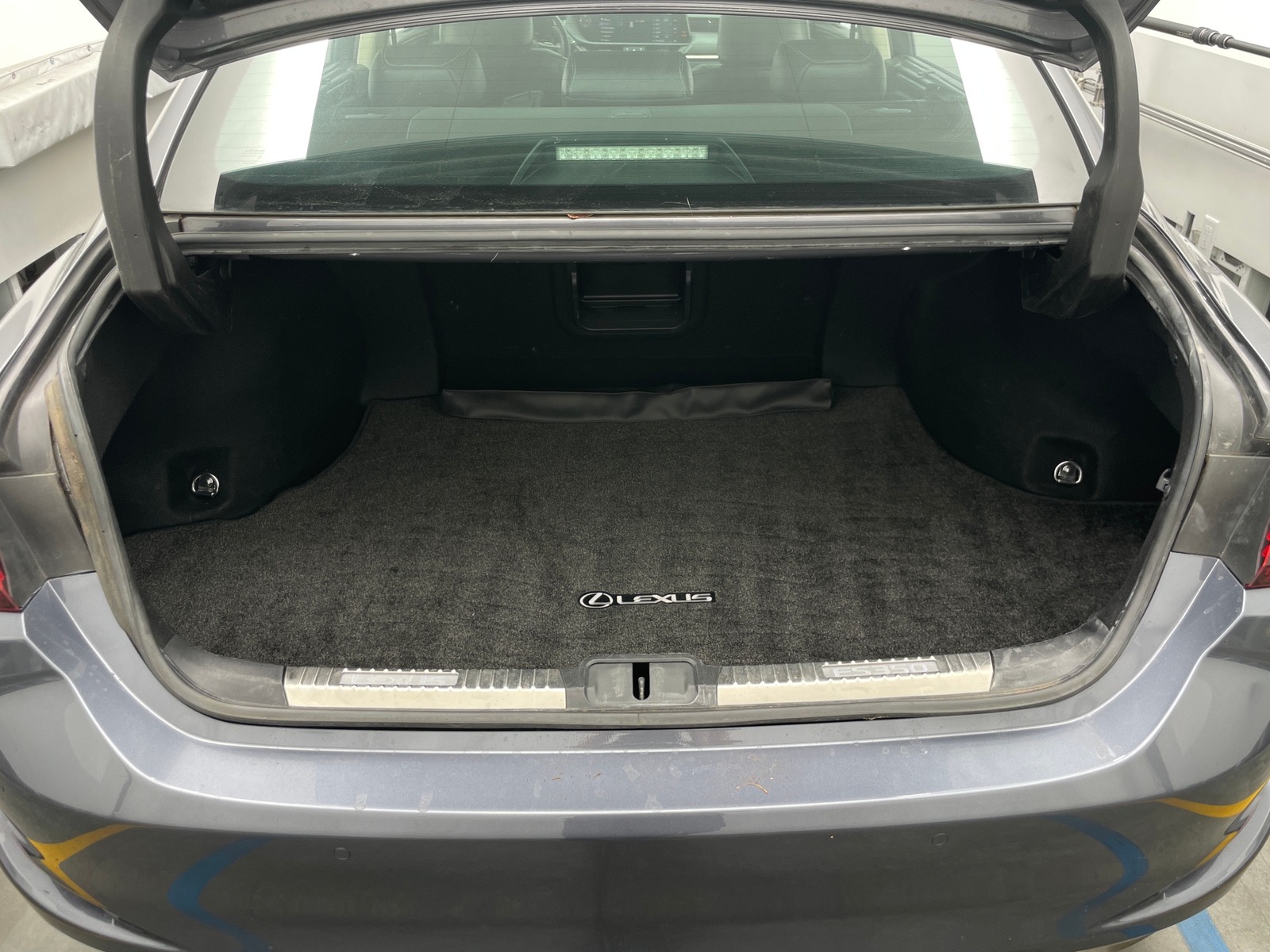 Thumbnail: 2019 Lexus ES - 6