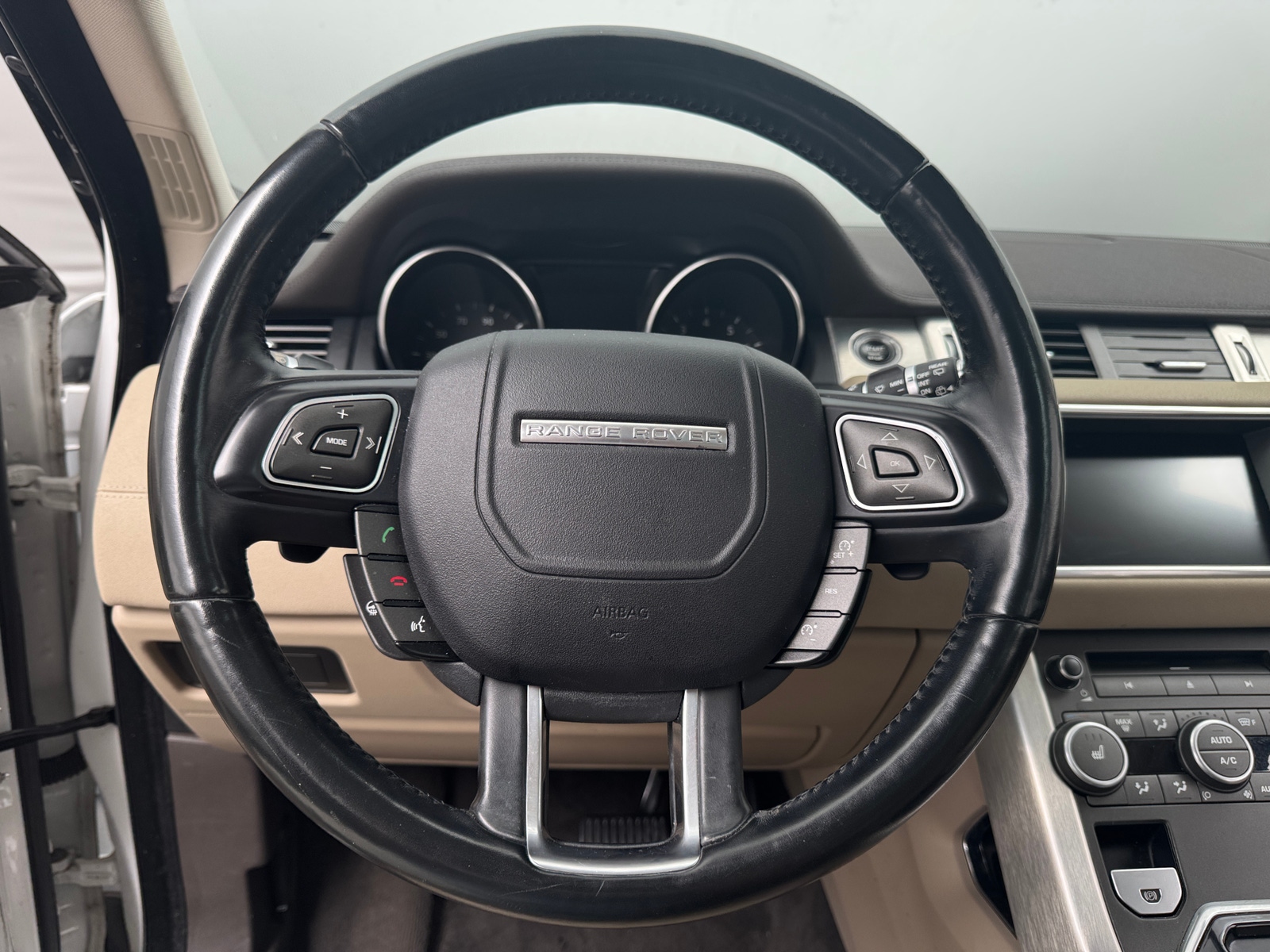 Thumbnail: 2016 Land Rover Range Rover Evoque - 4
