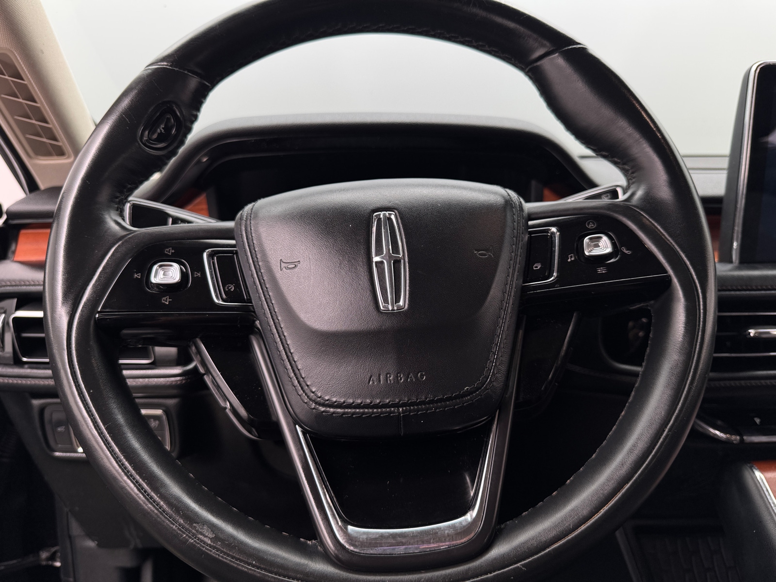 Thumbnail: 2020 Lincoln Aviator - 4