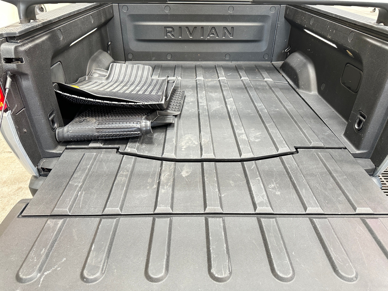 Thumbnail: 2023 Rivian R1T - 6