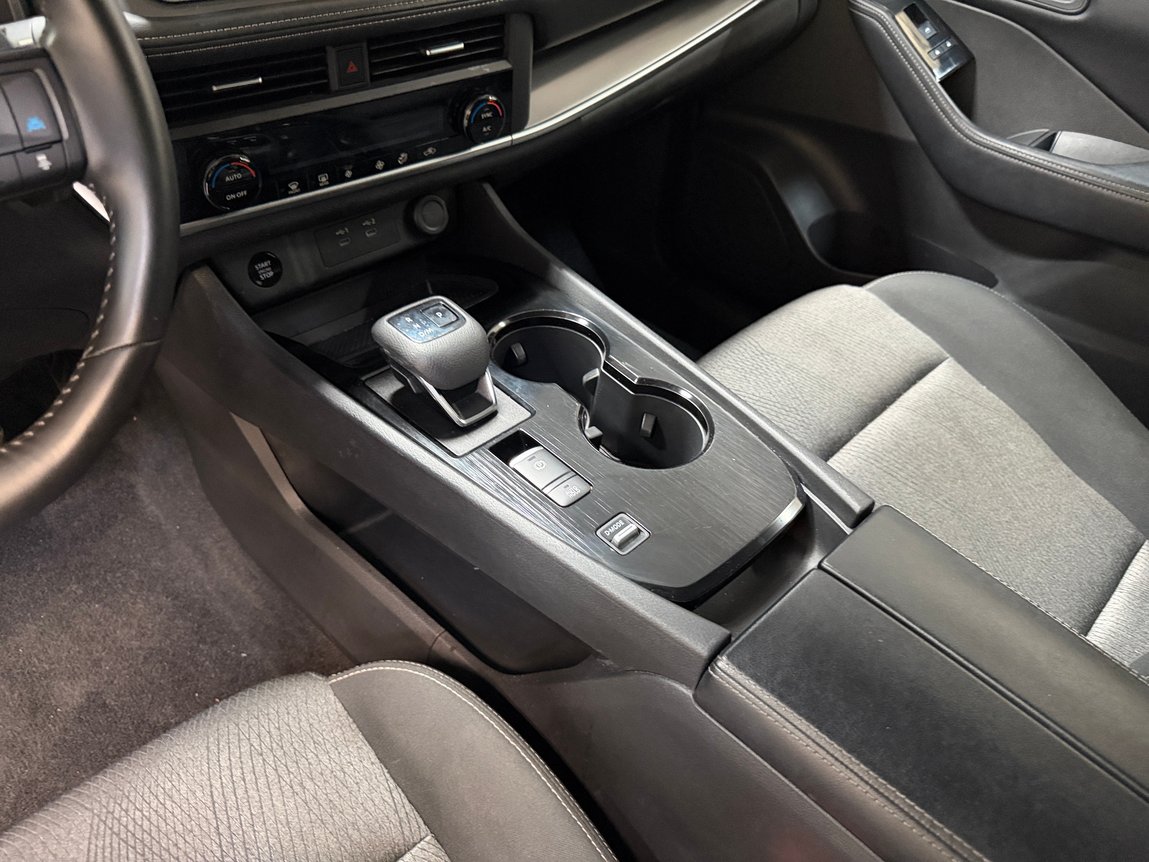 2025 Nissan Rogue SV - Photo 8