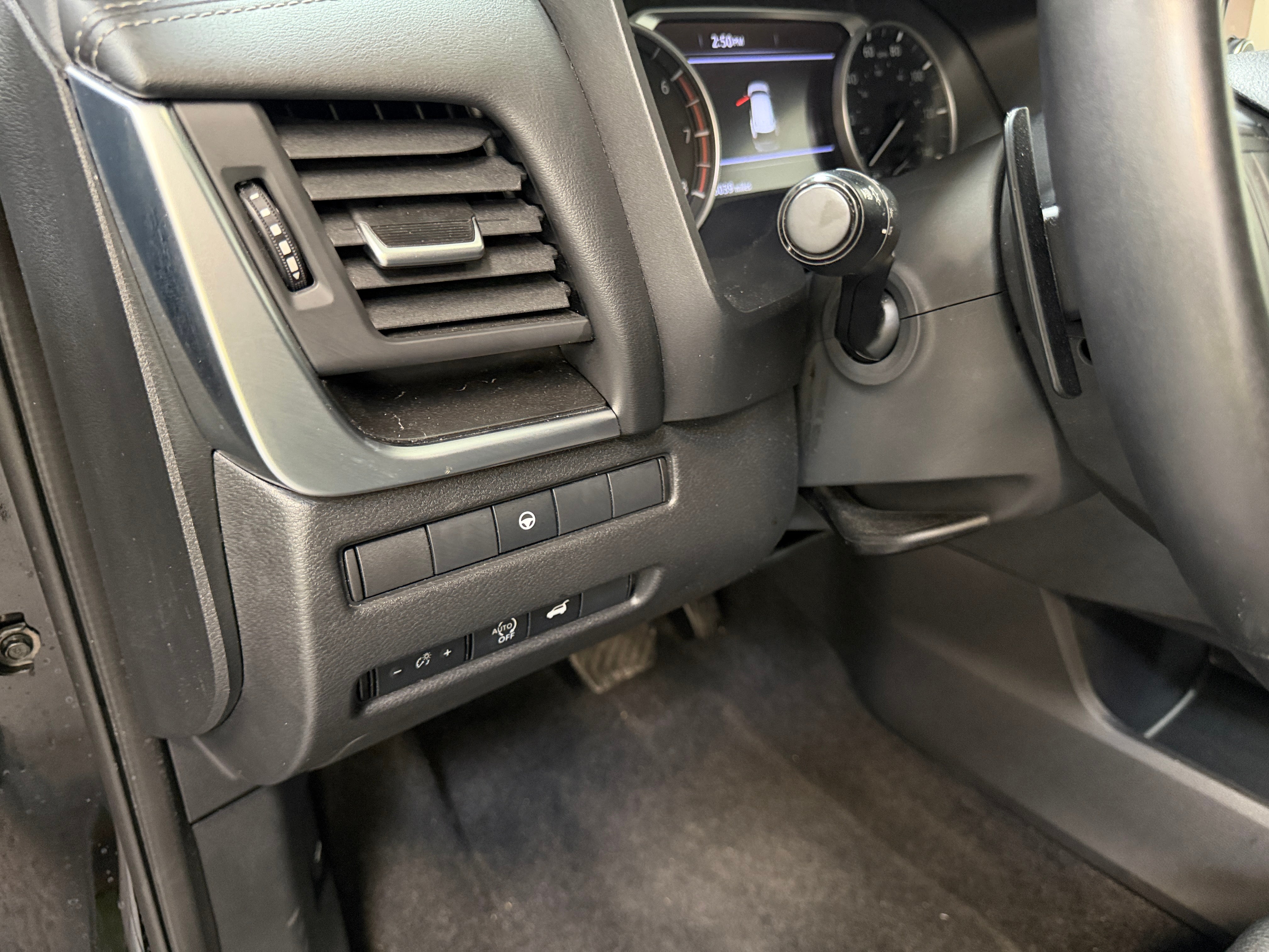 2025 Nissan Rogue SV - Photo 13