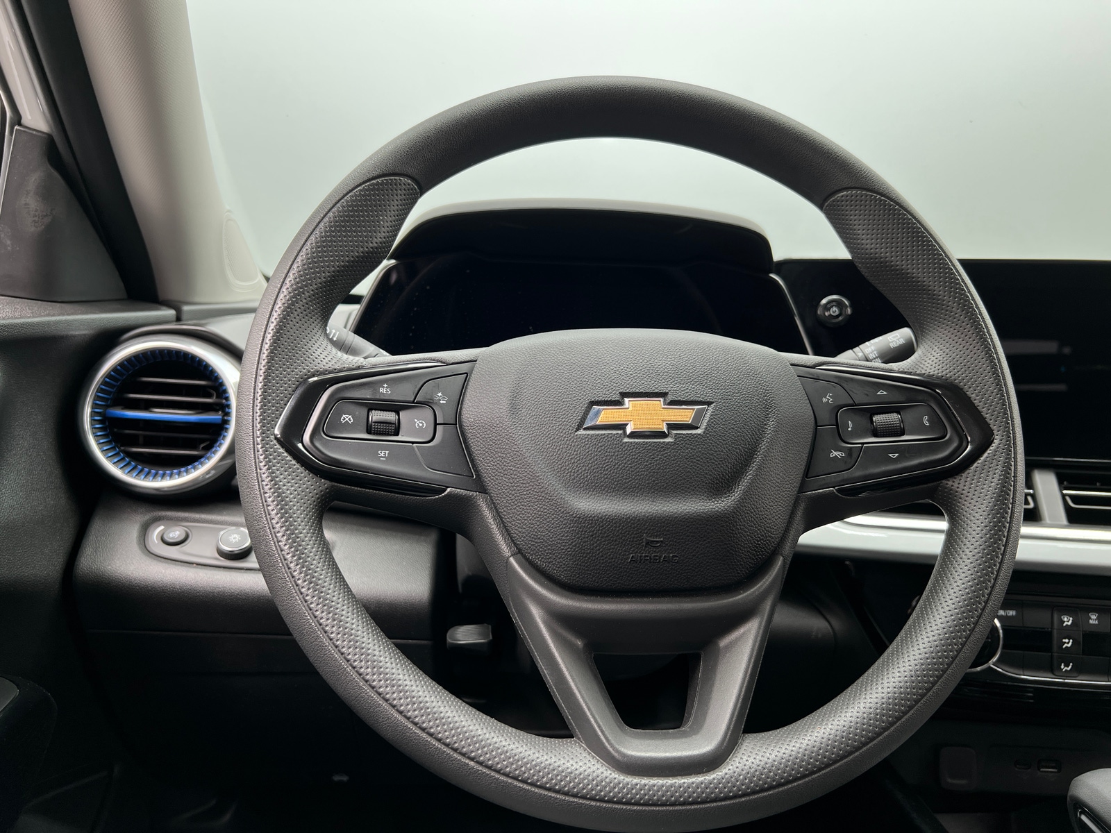 Thumbnail: 2025 Chevrolet Trax - 4