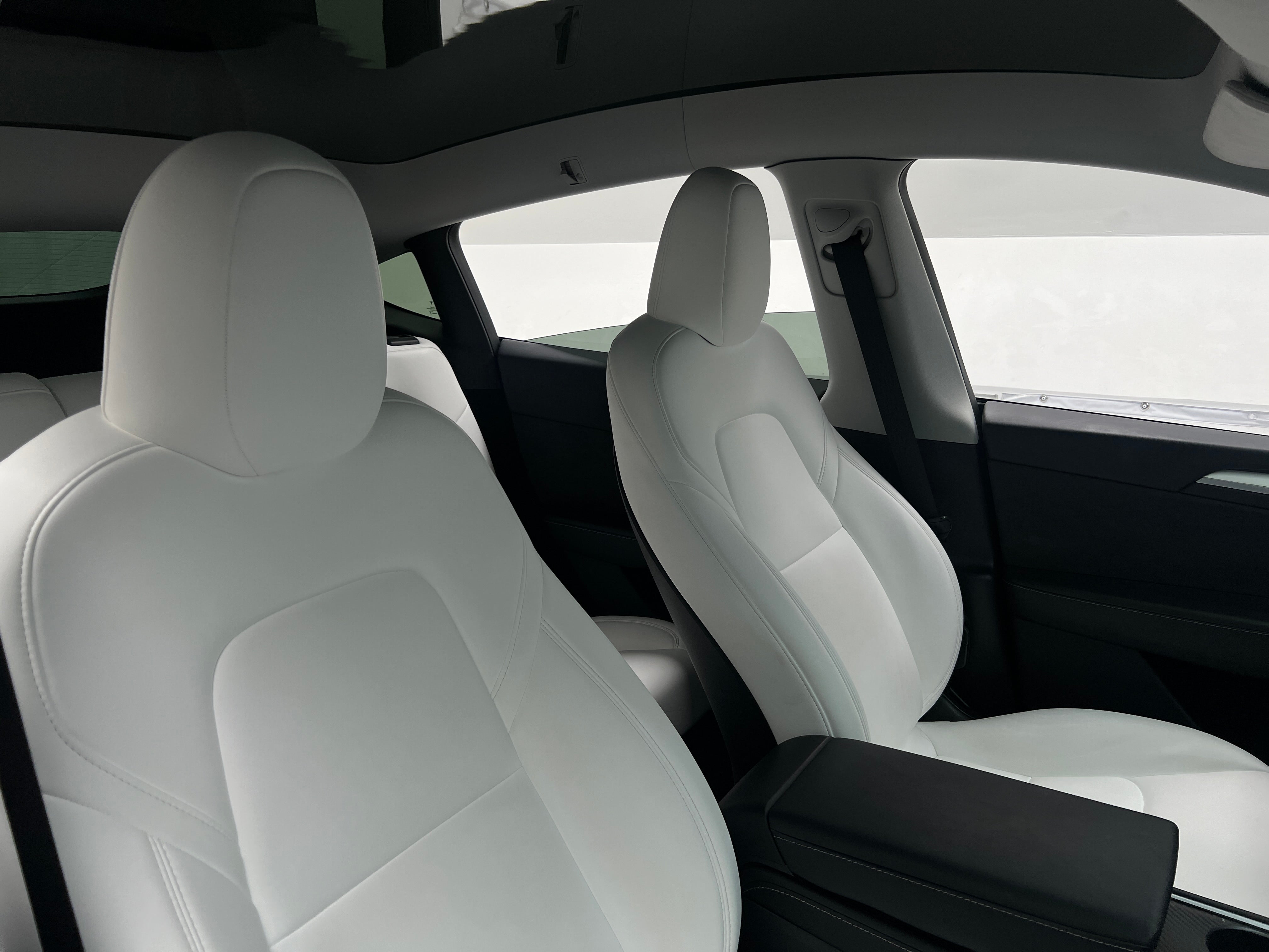 Used 2024 Tesla Model Y Long Range with VIN 7SAYGDEEXRA220075 for sale in Oak Creek, WI