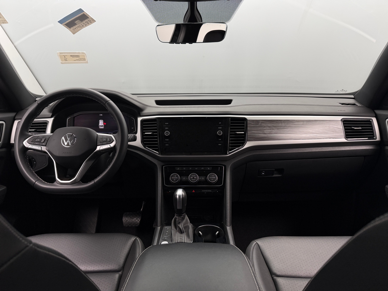 Thumbnail: 2023 Volkswagen Atlas - 3