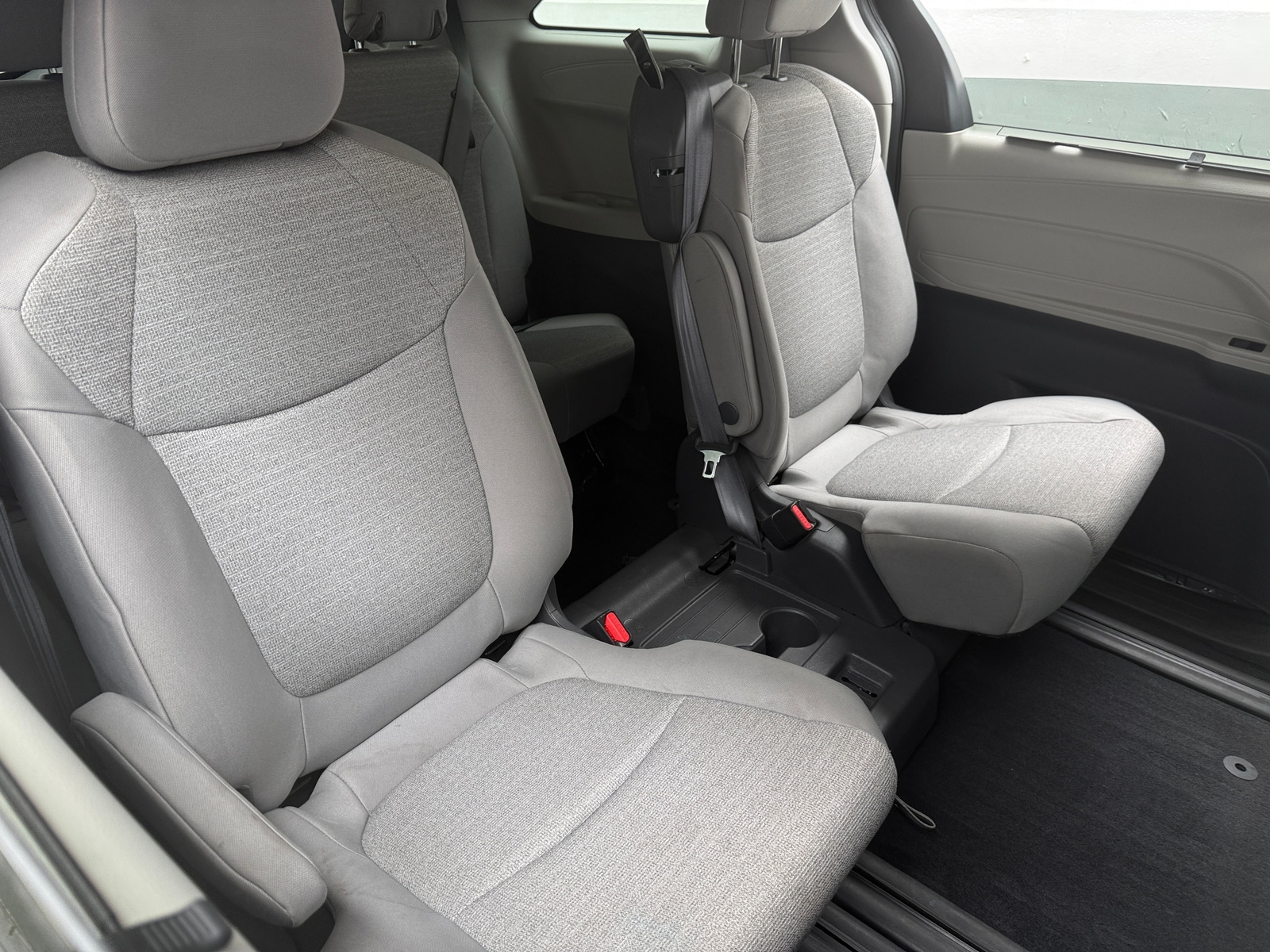 Thumbnail: 2021 Toyota Sienna - 6