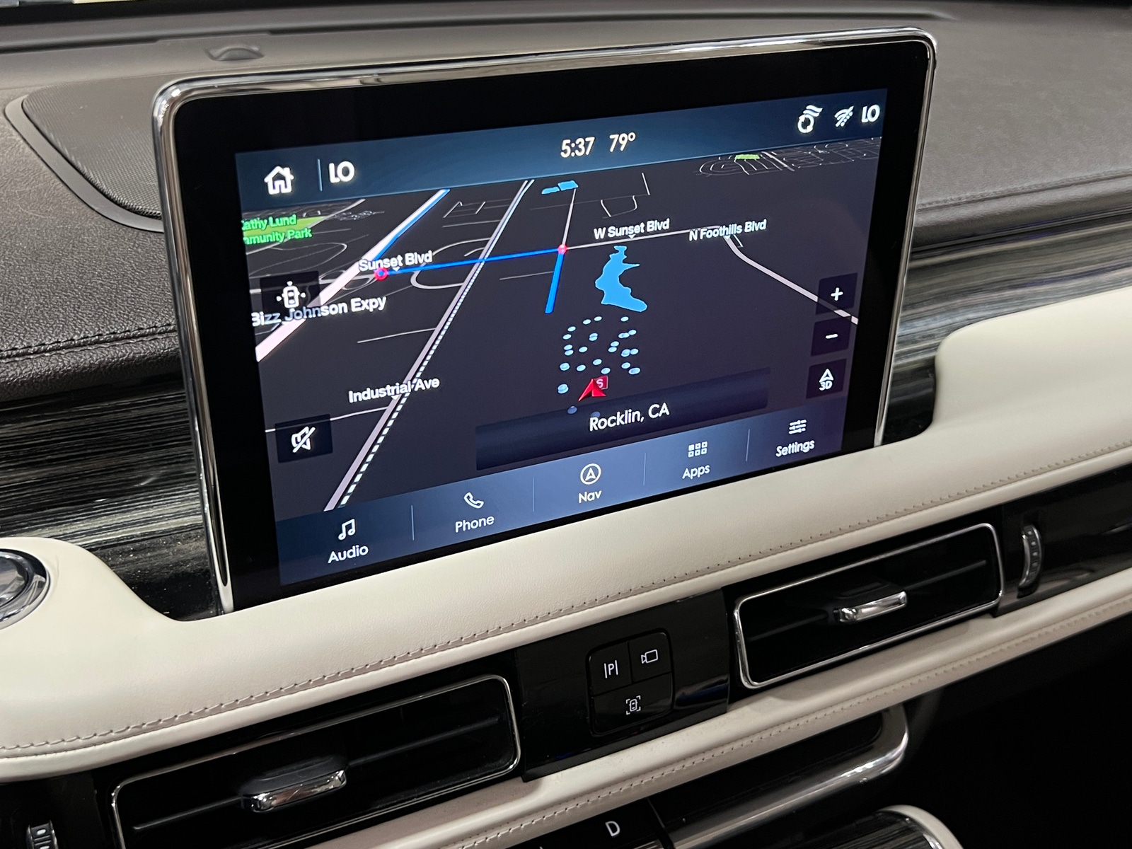 Thumbnail: 2021 Lincoln Aviator - 3
