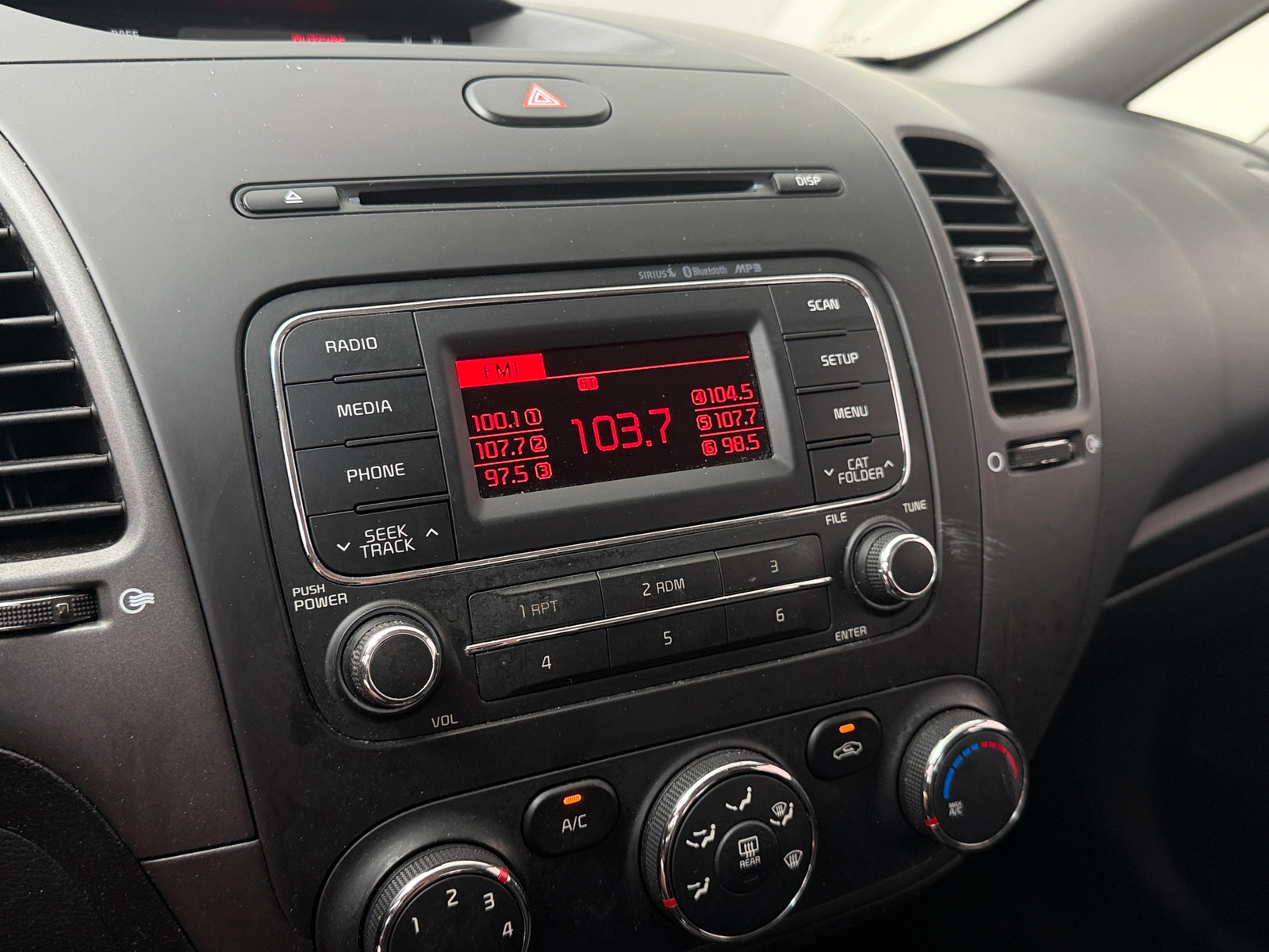 Thumbnail: 2016 Kia Forte - 4