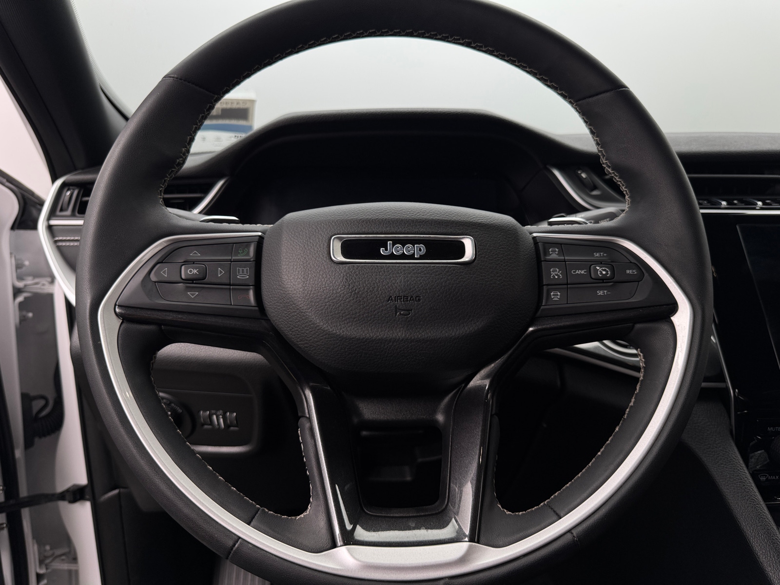 Thumbnail: 2023 Jeep Grand Cherokee - 4