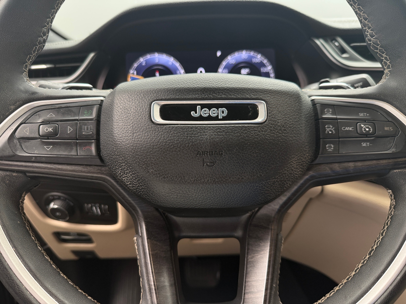 Thumbnail: 2023 Jeep Grand Cherokee - 4