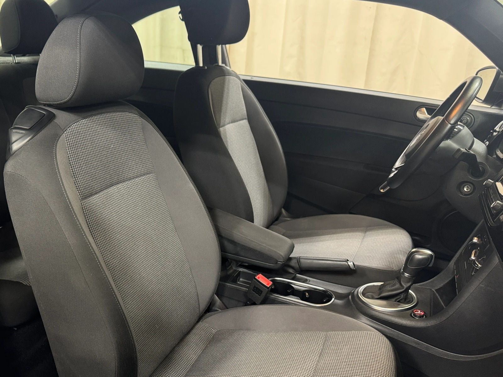 Thumbnail: 2019 Volkswagen Beetle - 2