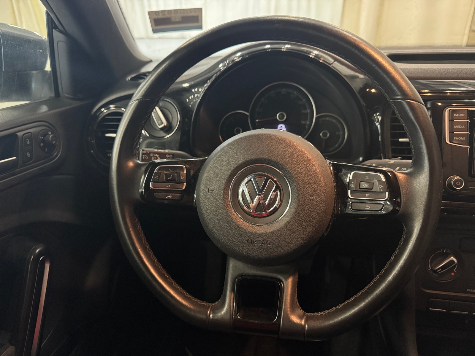 Thumbnail: 2019 Volkswagen Beetle - 4