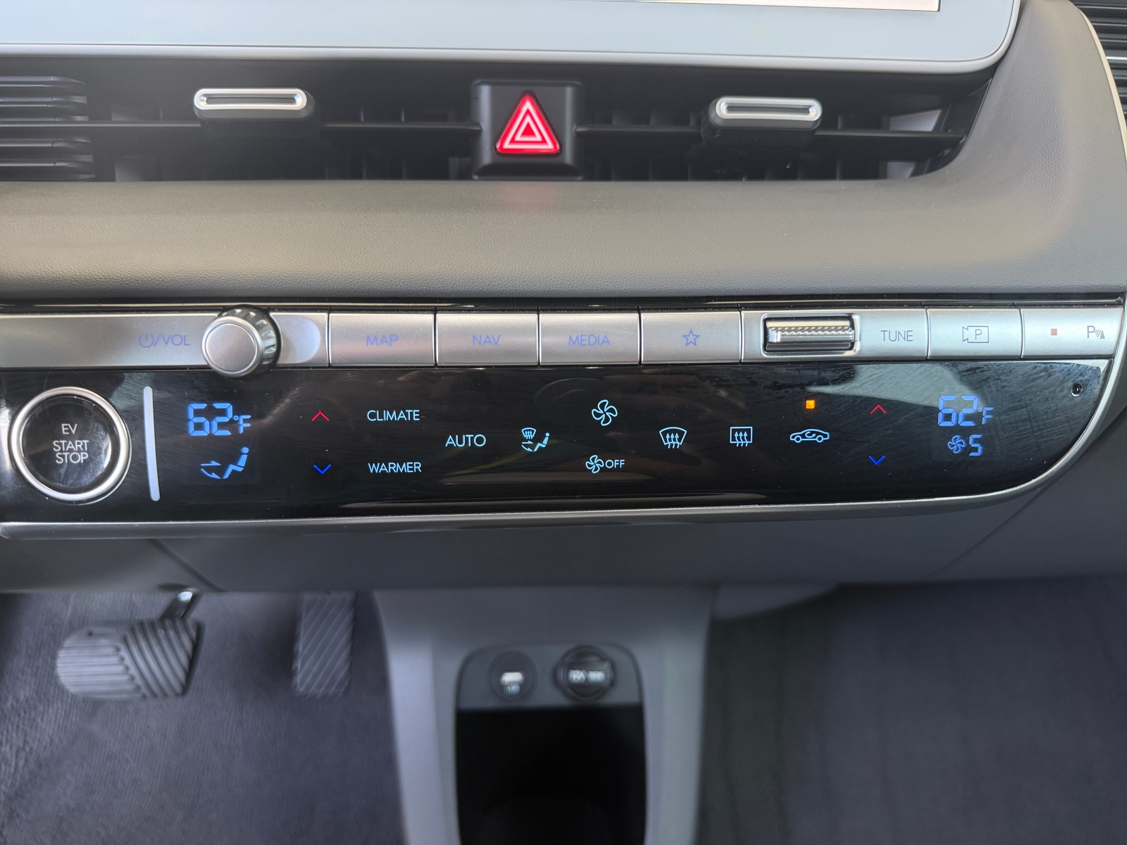 Thumbnail: 2024 Hyundai Ioniq 5 - 4