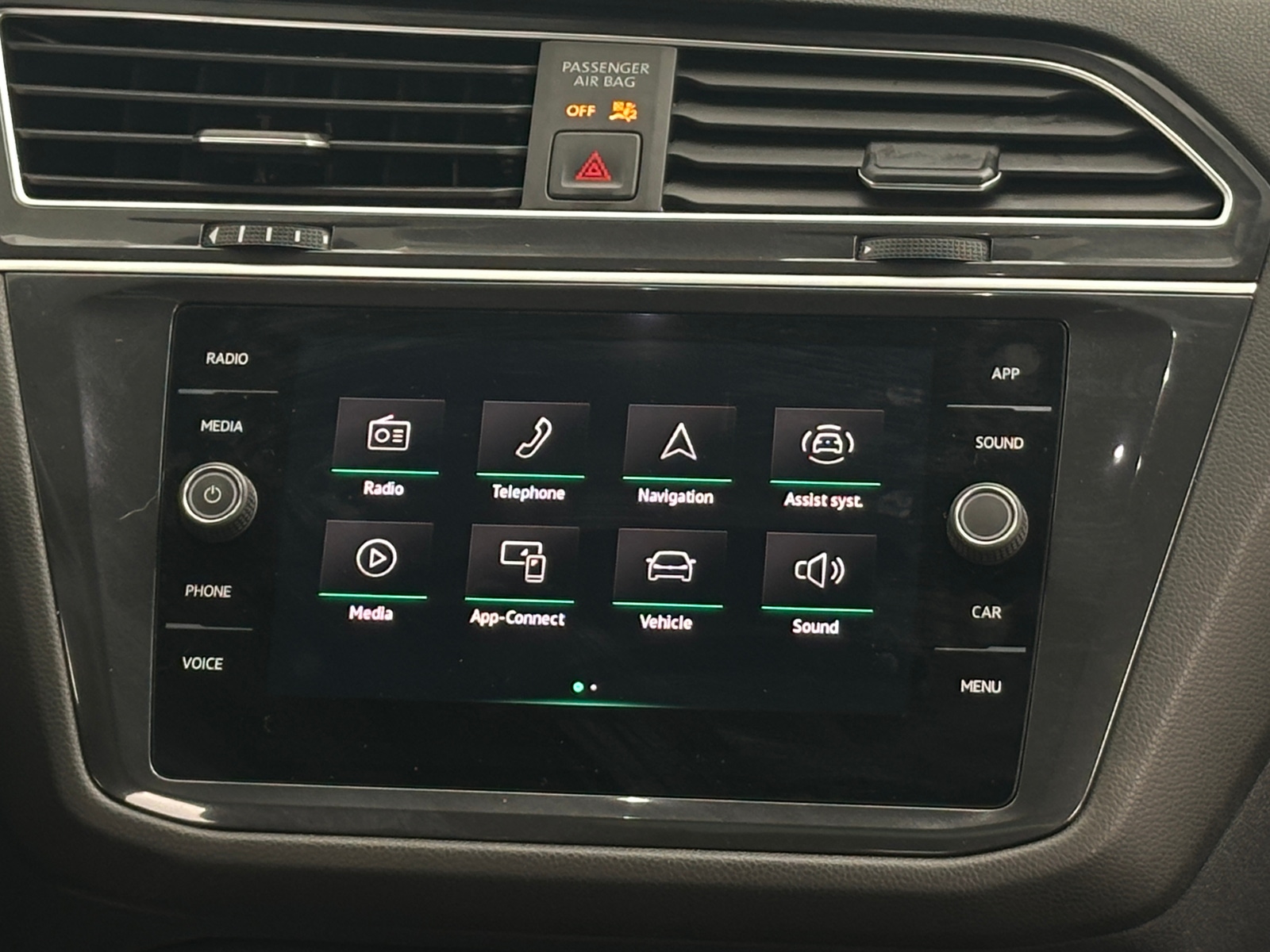 Thumbnail: 2024 Volkswagen Tiguan - 3
