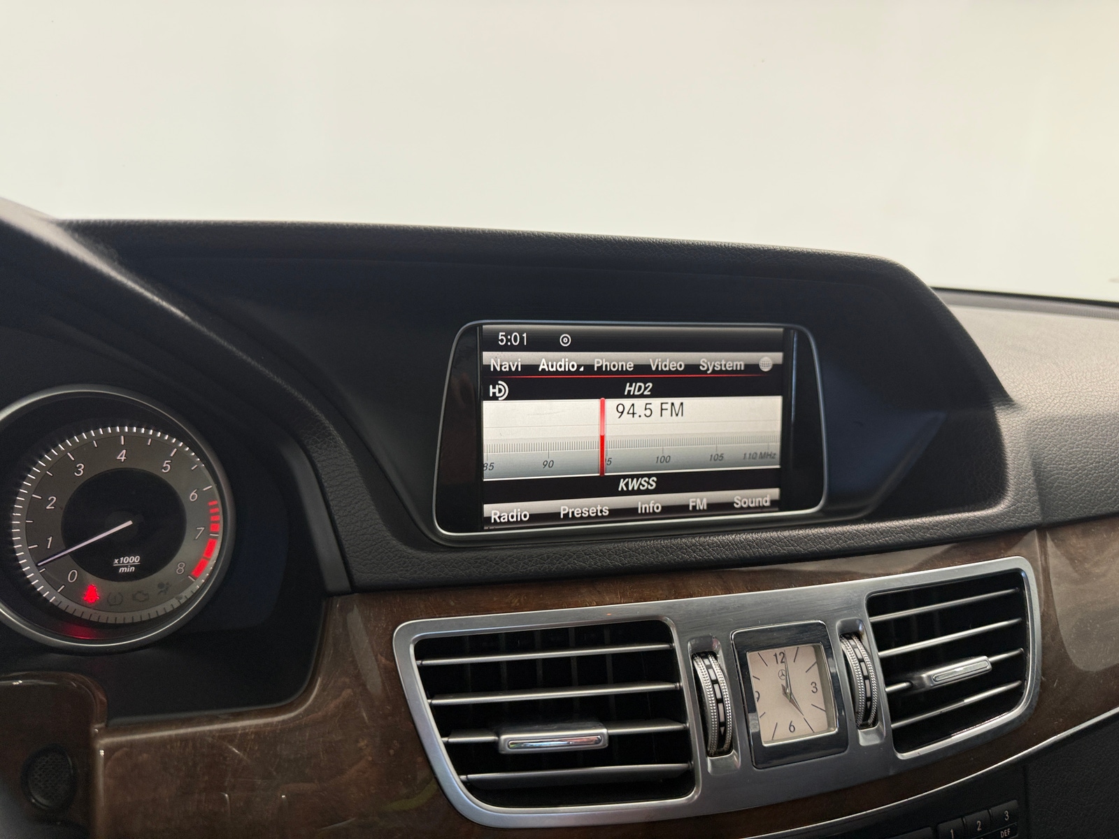 Thumbnail: 2014 Mercedes-Benz E-Class - 3