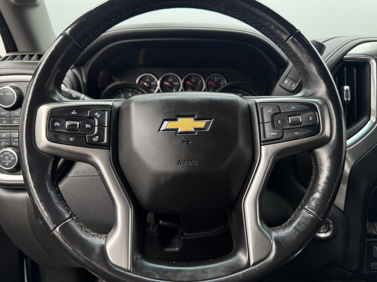 Thumbnail: 2020 Chevrolet Silverado 1500 - 4