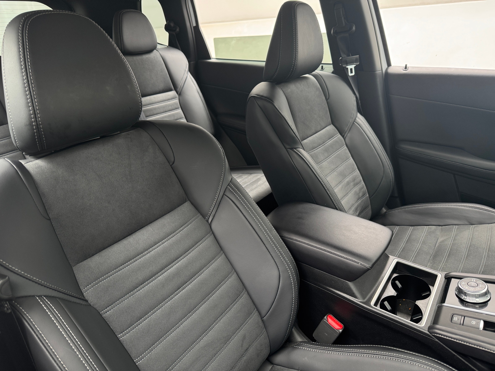 Thumbnail: 2025 Mitsubishi Outlander - 2