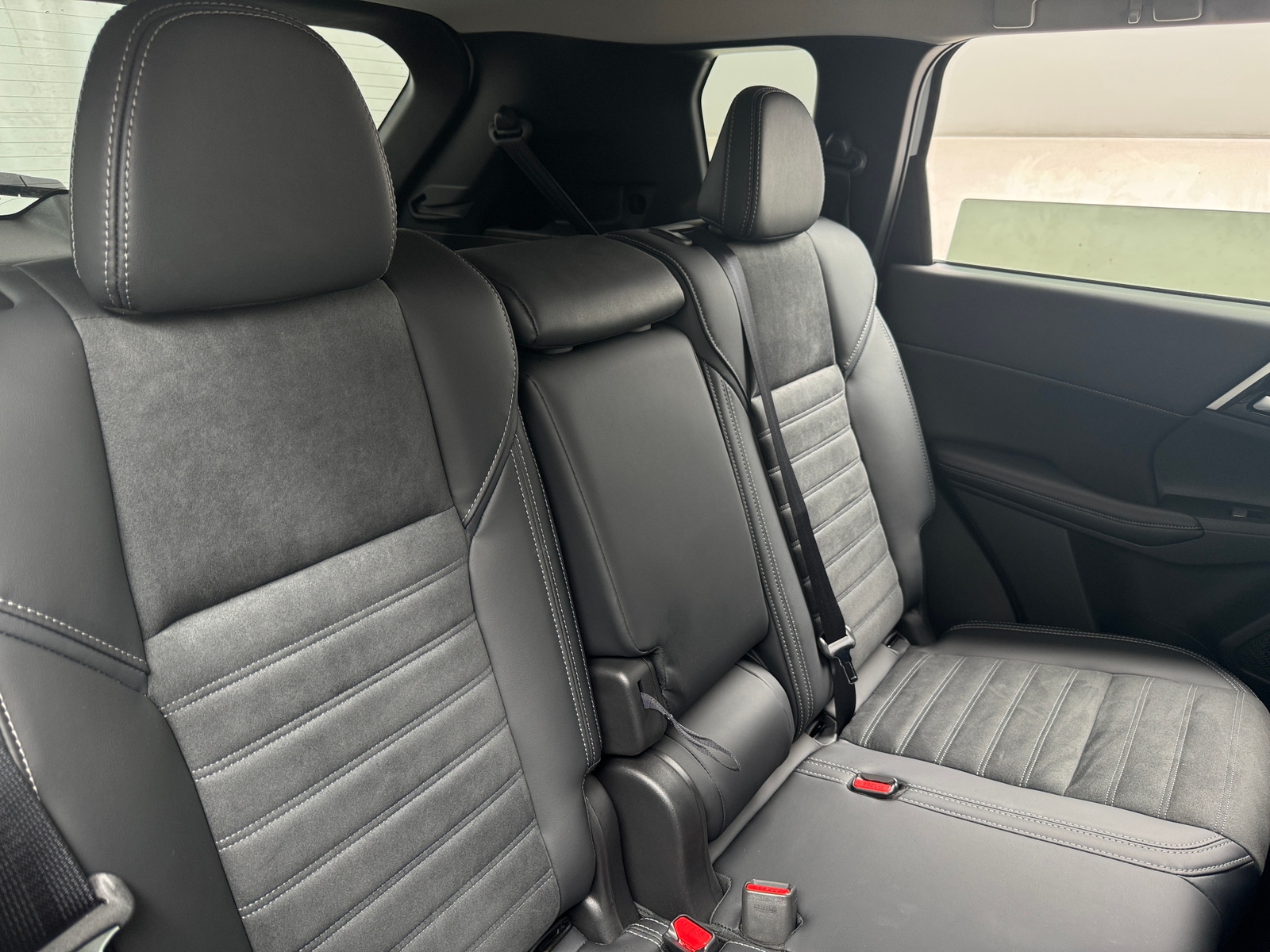 Thumbnail: 2025 Mitsubishi Outlander - 6