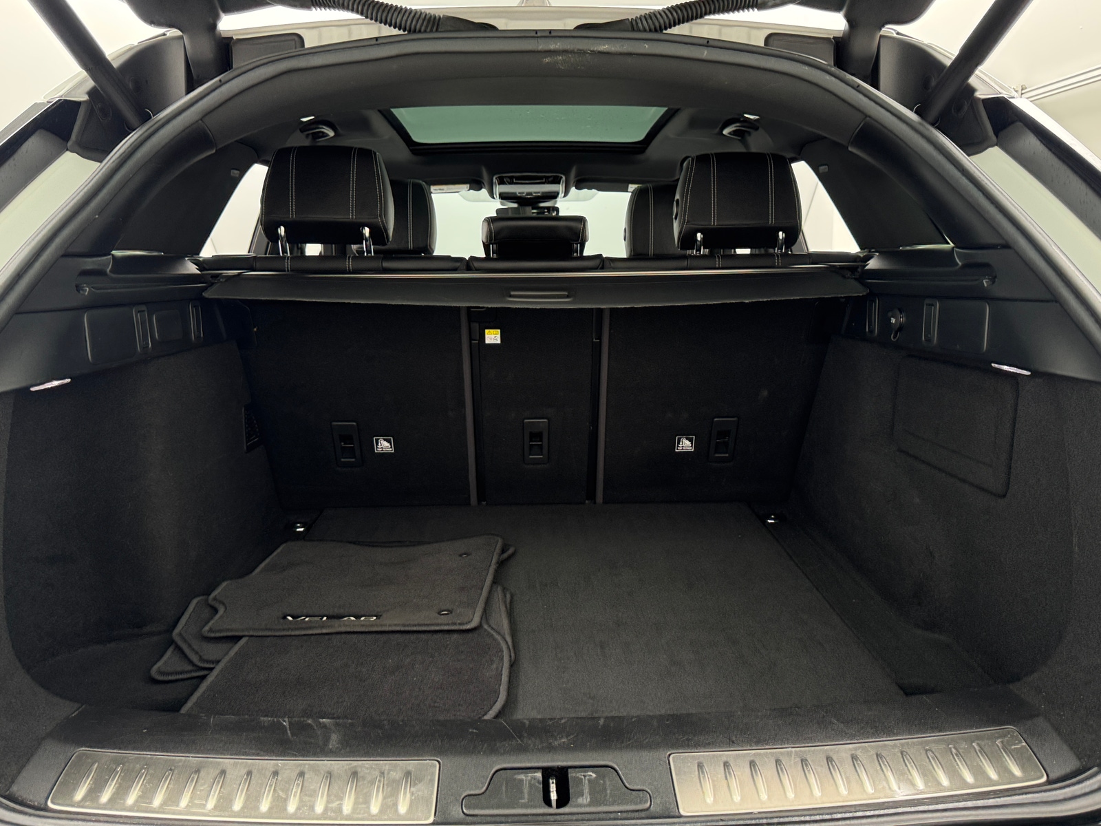 Thumbnail: 2020 Land Rover Range Rover Velar - 6