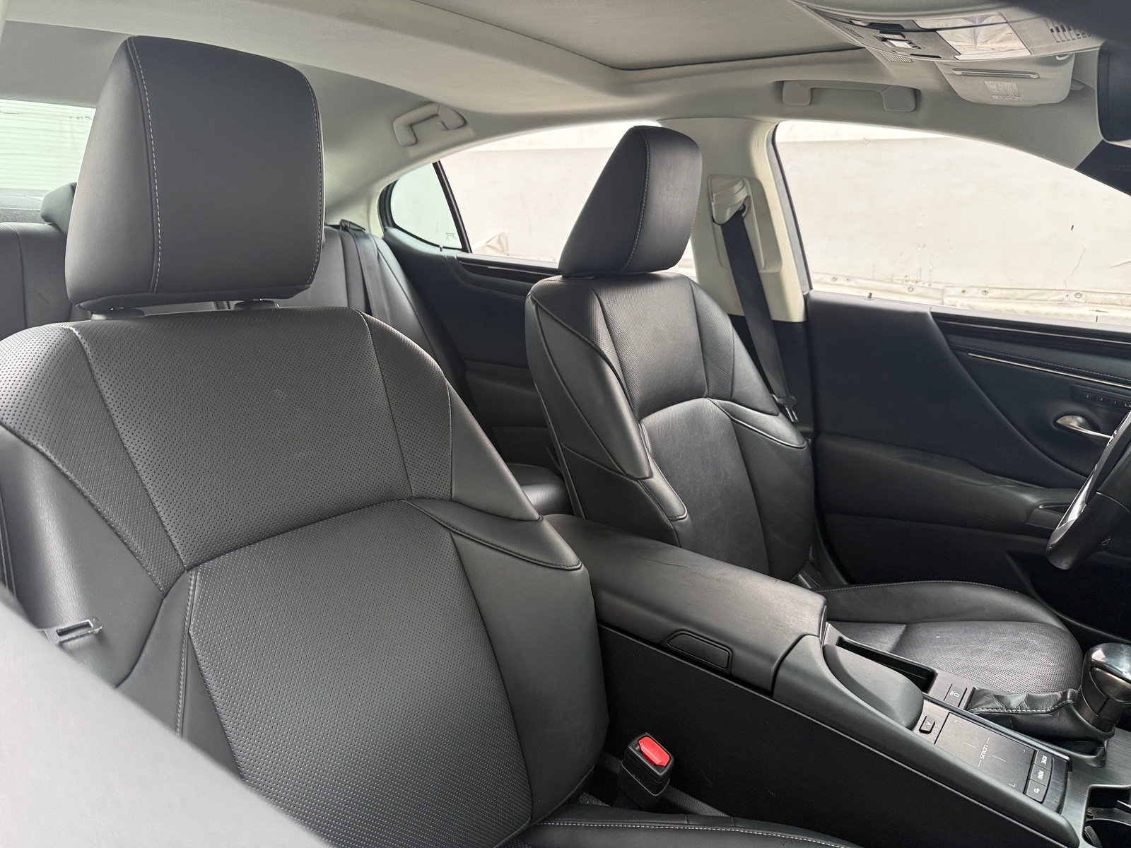 Thumbnail: 2019 Lexus ES - 2