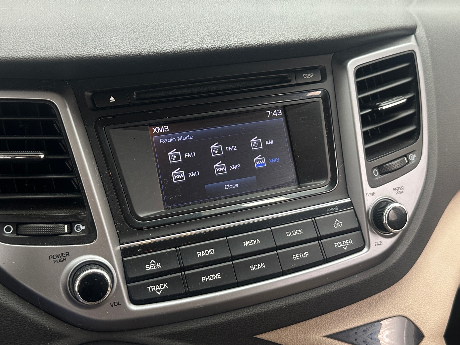 Thumbnail: 2016 Hyundai Tucson - 4