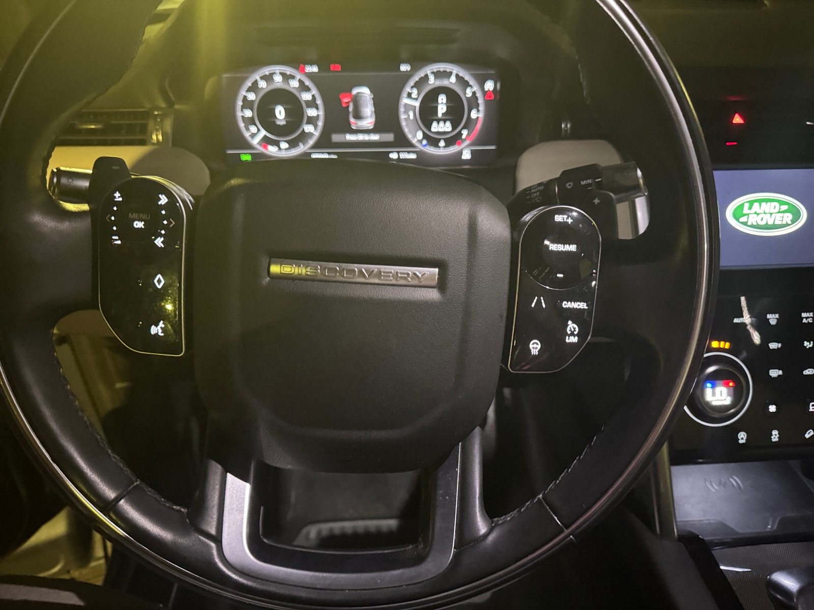 Thumbnail: 2020 Land Rover Discovery Sport - 4