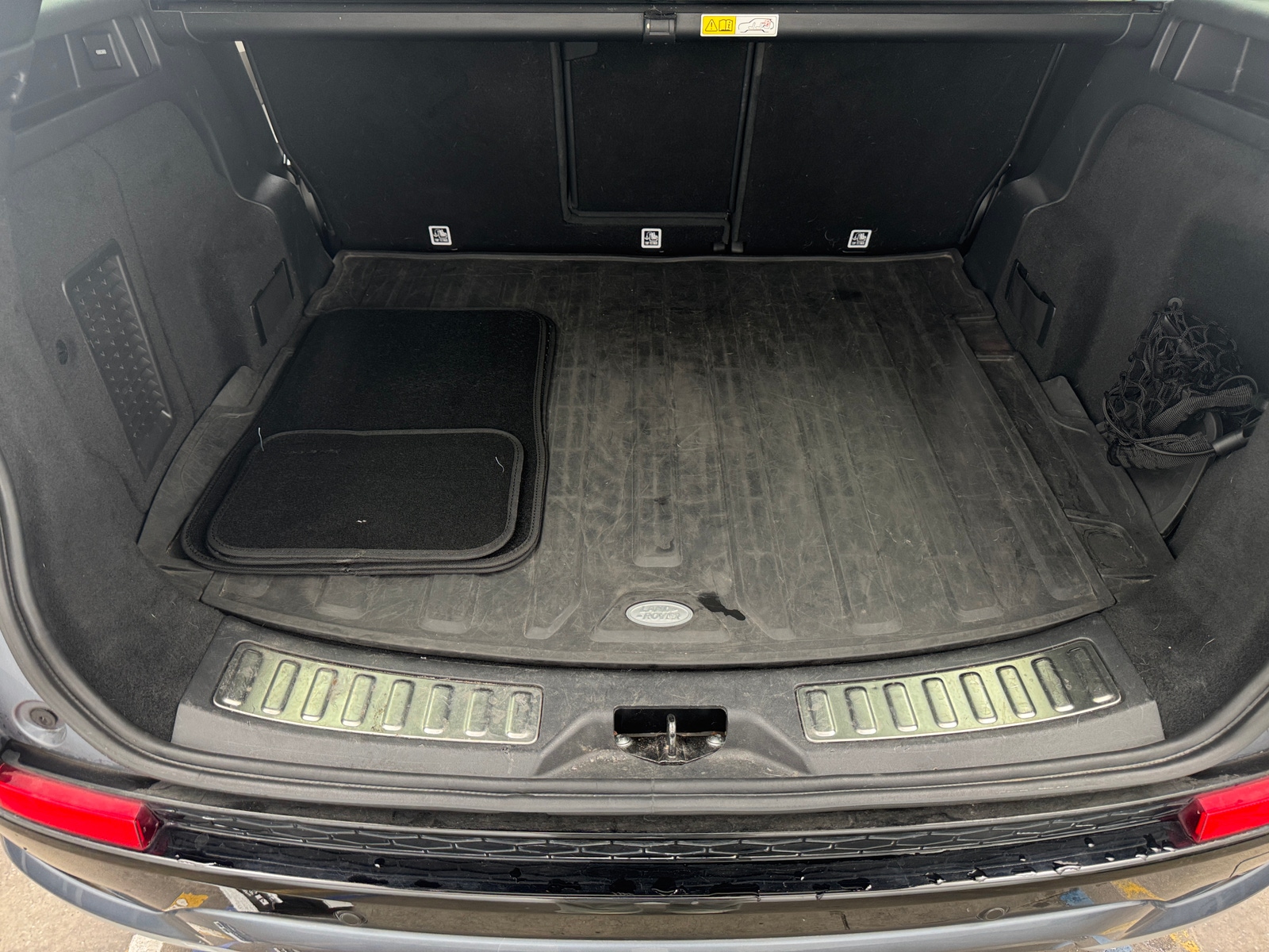 Thumbnail: 2020 Land Rover Discovery Sport - 6