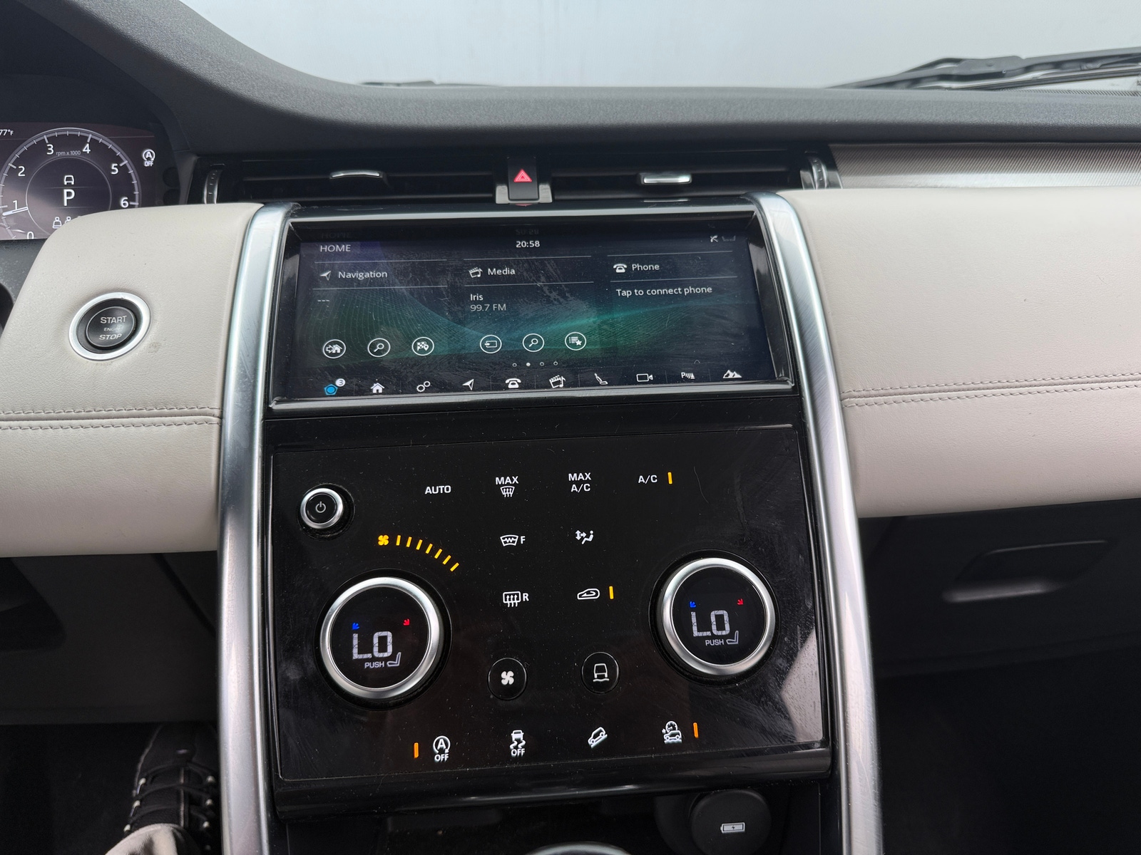 Thumbnail: 2020 Land Rover Discovery Sport - 3