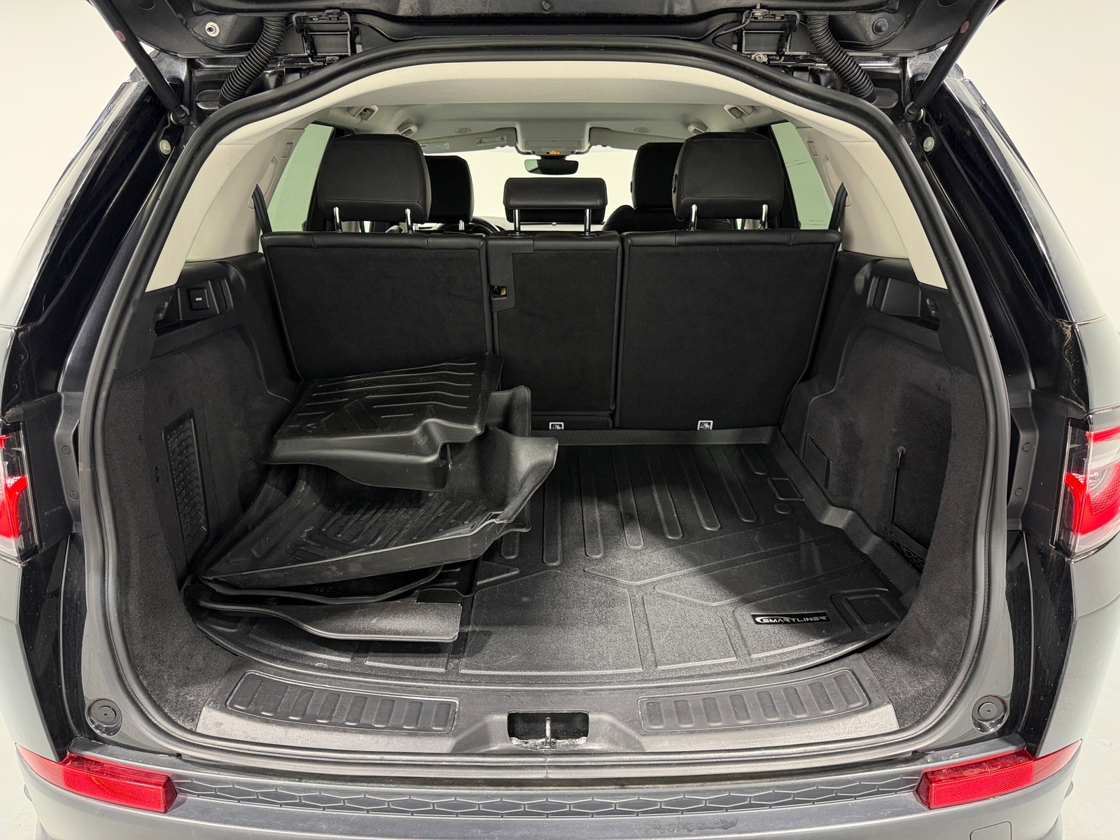 Thumbnail: 2021 Land Rover Discovery Sport - 6