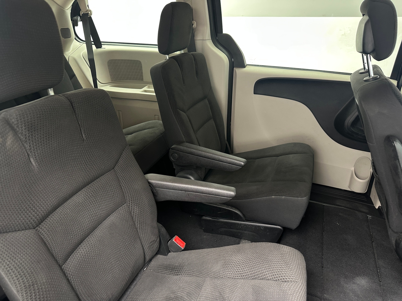 Thumbnail: 2017 Dodge Grand Caravan - 6