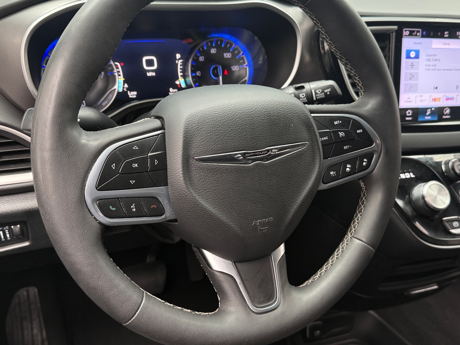 Thumbnail: 2025 Chrysler Pacifica - 4
