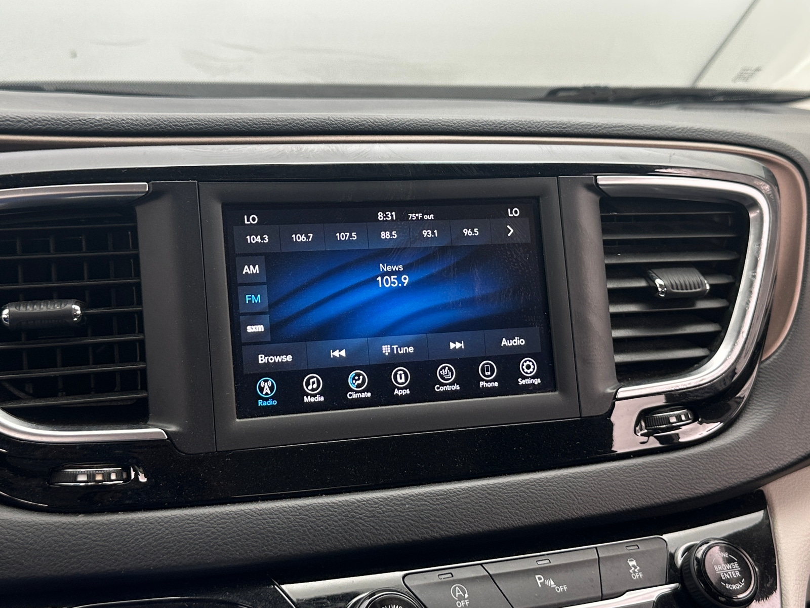 Thumbnail: 2019 Chrysler Pacifica - 3