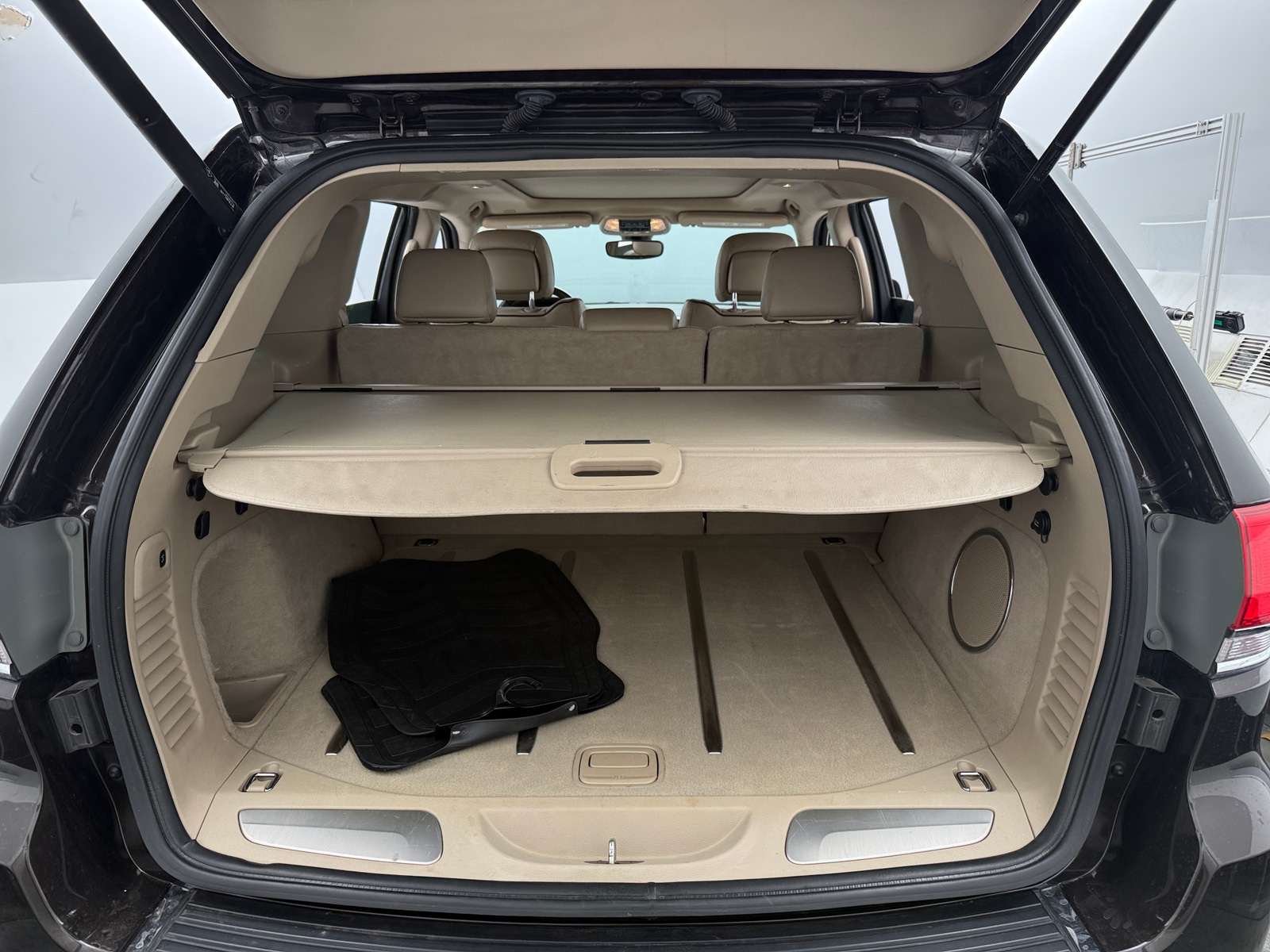 Thumbnail: 2017 Jeep Grand Cherokee - 6