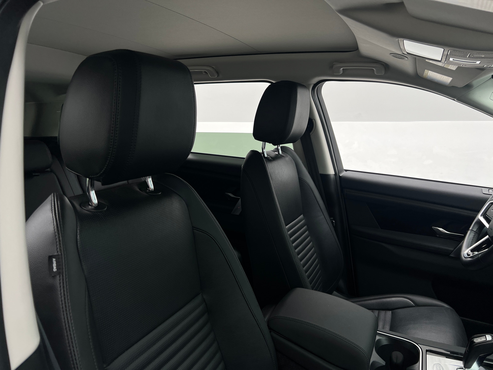 Thumbnail: 2023 Land Rover Discovery Sport - 2