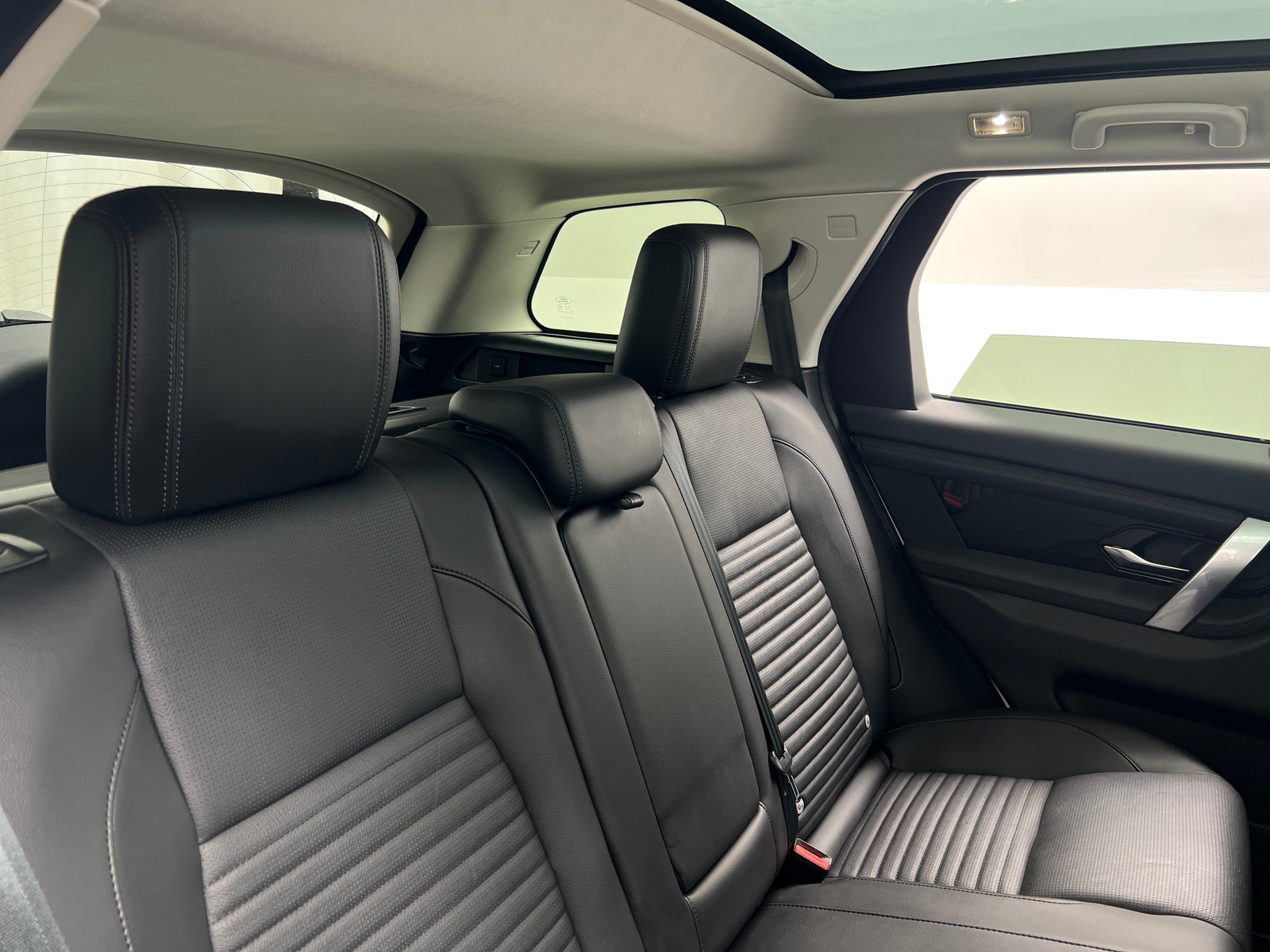 Thumbnail: 2023 Land Rover Discovery Sport - 6