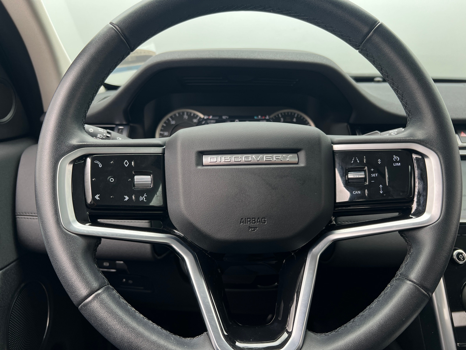 Thumbnail: 2023 Land Rover Discovery Sport - 5