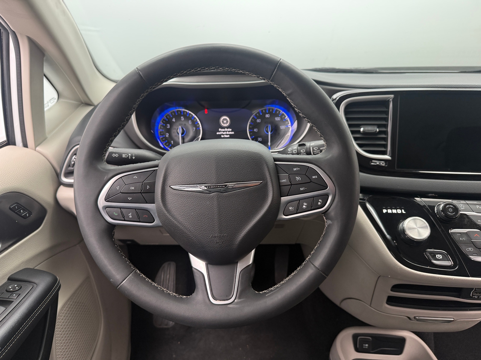 Thumbnail: 2023 Chrysler Pacifica - 4