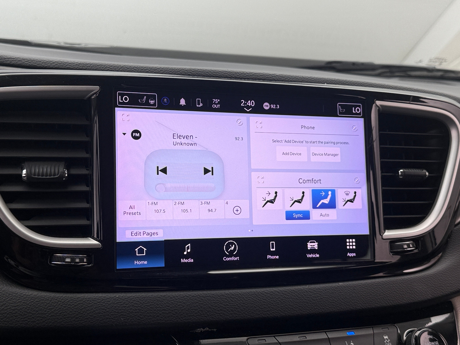 Thumbnail: 2023 Chrysler Pacifica - 3
